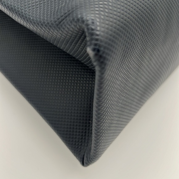 Bottega Veneta leather embossed top handle/crossbody handbag . Made in Italy - Picture 6 of 15